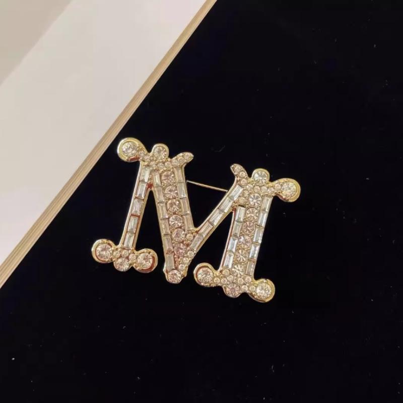 

Letter M Bear Brooch Pin For Women Light Luxury Inlaid Rhinestone Brooch Unisex Fashion Suit Pins Accessories For Party