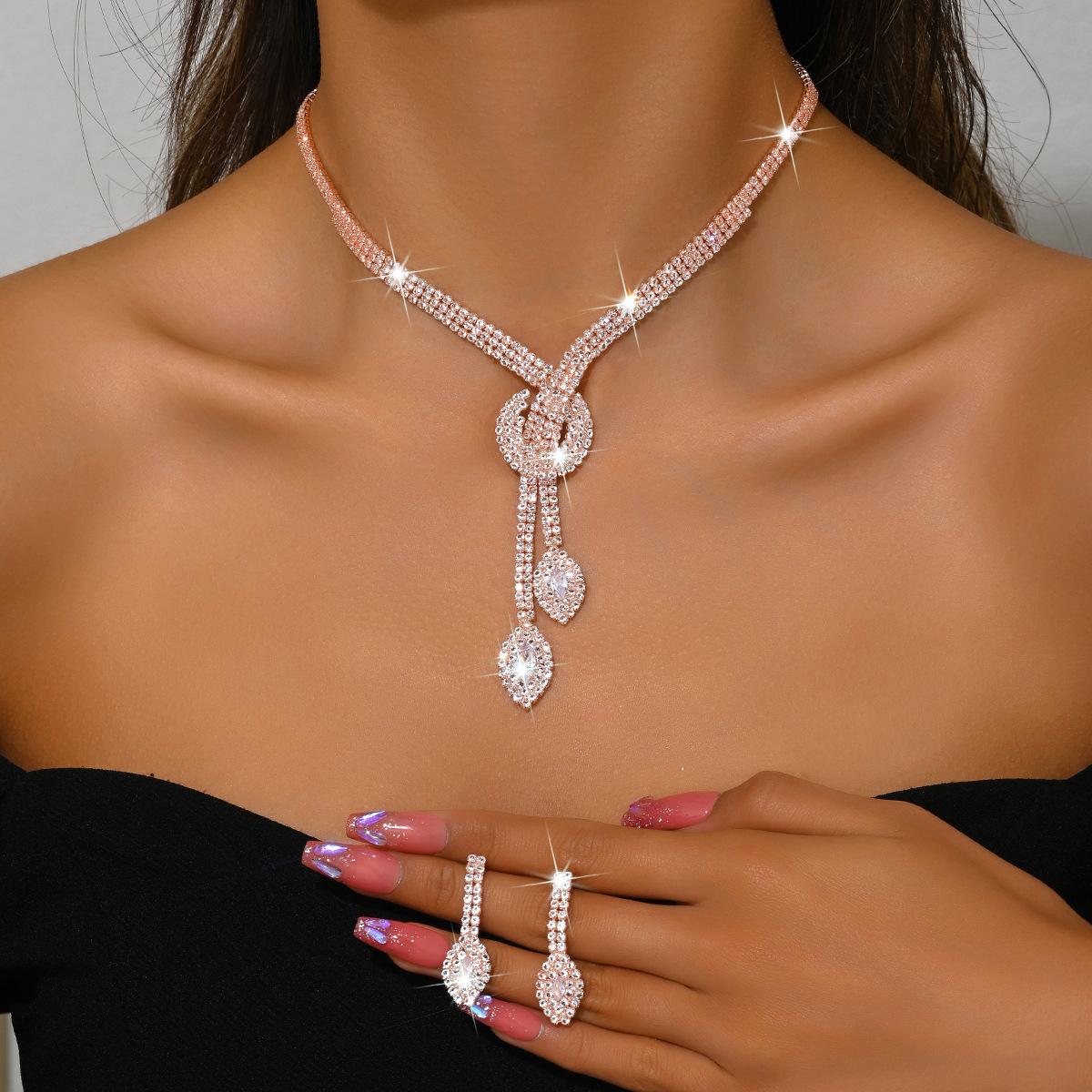 

Женский набор ожерелье и серьги, ювелирные изделия, циркон, темперамент, для ношения с платьем, свадебное платье, хрустальные аксессуары