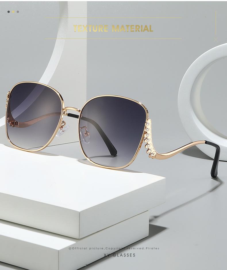 New Luxury Gradient Square Women Sunglasses Personality Brand Metal Diamond Curved Leg Design Trendy Men Sun Glasses Uv400