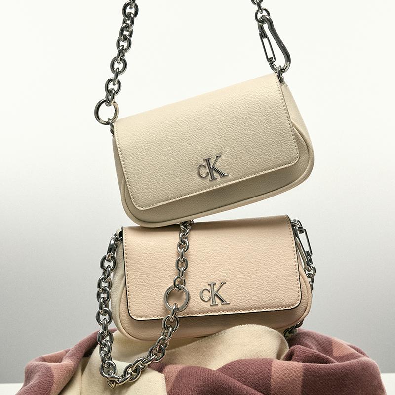 Calvin Klein Simple Metal Letter Commuting Flip Chain Crossbody Saddle Bag Synthetic Material Shoulder Bag Women's Space Black UB1-space black