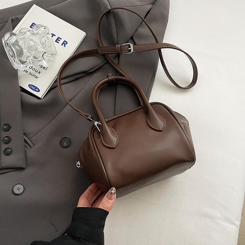 High-end Niche Bag Women's Autumn and Winter New Fashion Versatile Messenger Bag Retro Portable Pillow Bag