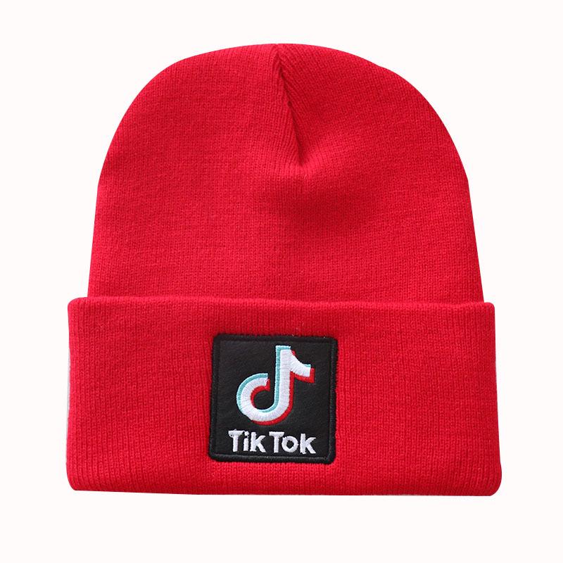 

Embroidered knitted hat for men and women, warm woolen hat, cold weather hat, autumn and winter appliqué embroidered hat Adjustable красный