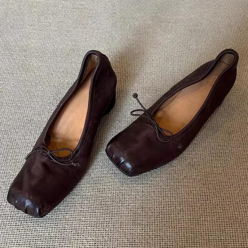 

Ретро плиссированные туфли-балетки на толстом невысоком каблуке 40 коричневый