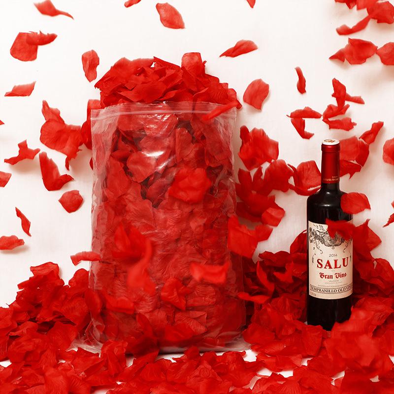 Romantische Hochzeits-Verlobungsdeko: Rote Rose Simulierte Blütenblätter