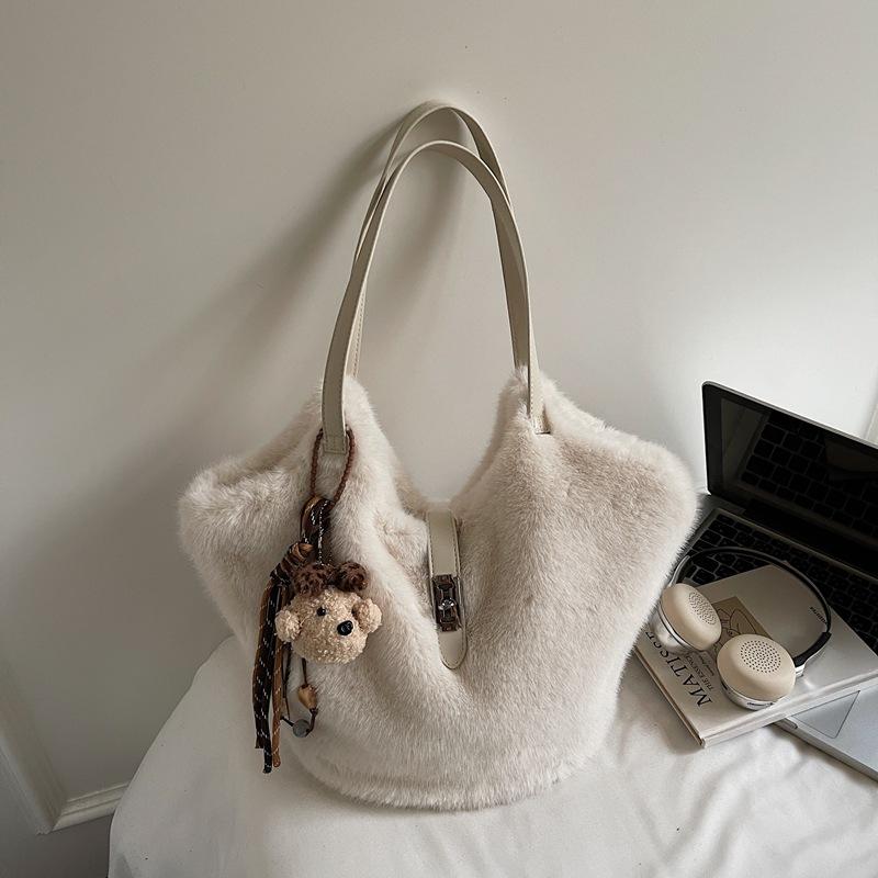 

Winter New Fluffy Shoulder Bag Women Large Capacity Simple Texture Tote Bag Fashi Casual and Versatile Bucket Bag for Commute