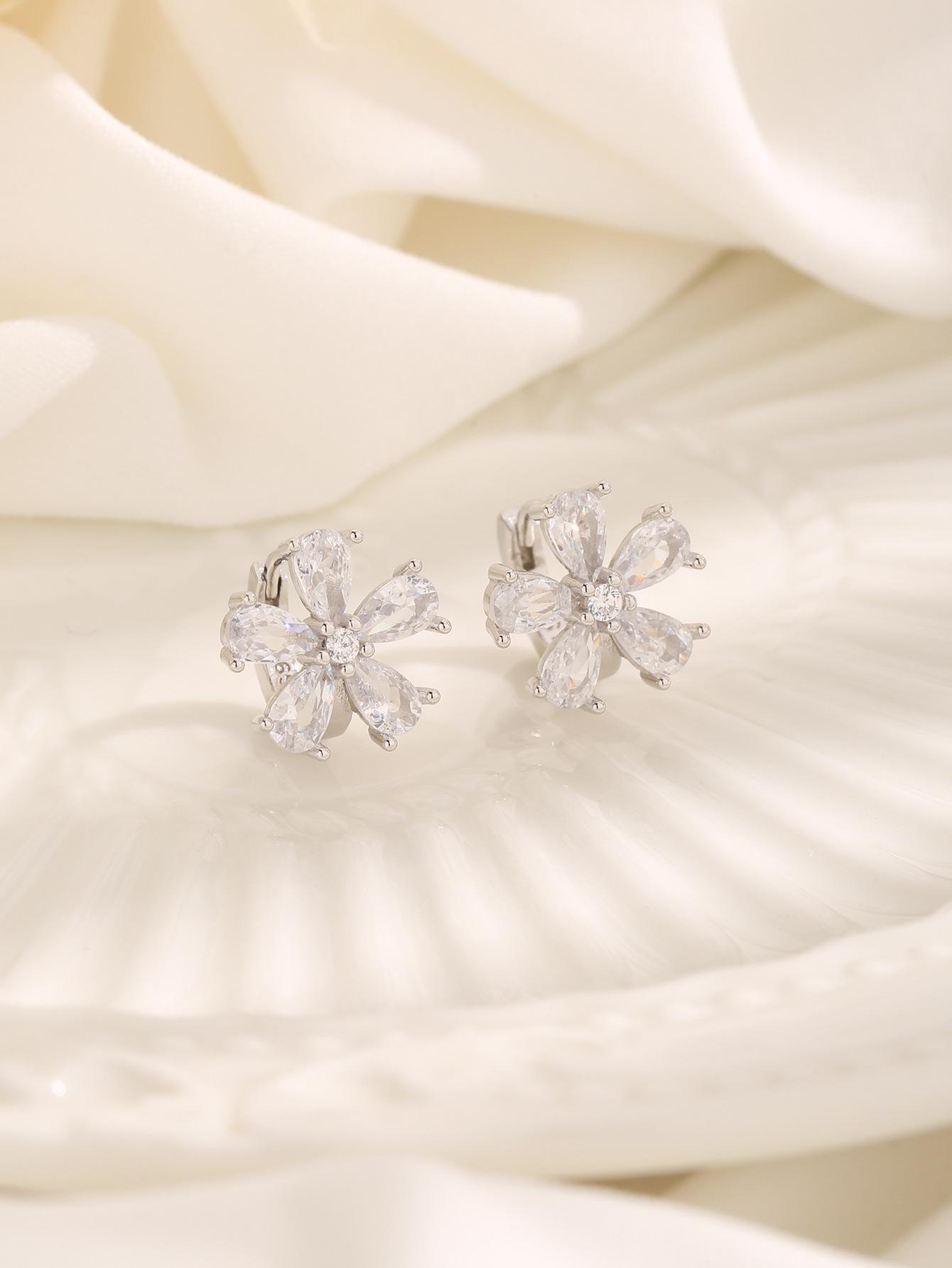 

Серьги-пусеты Цветущая сакура - Простые серебряные модные украшения