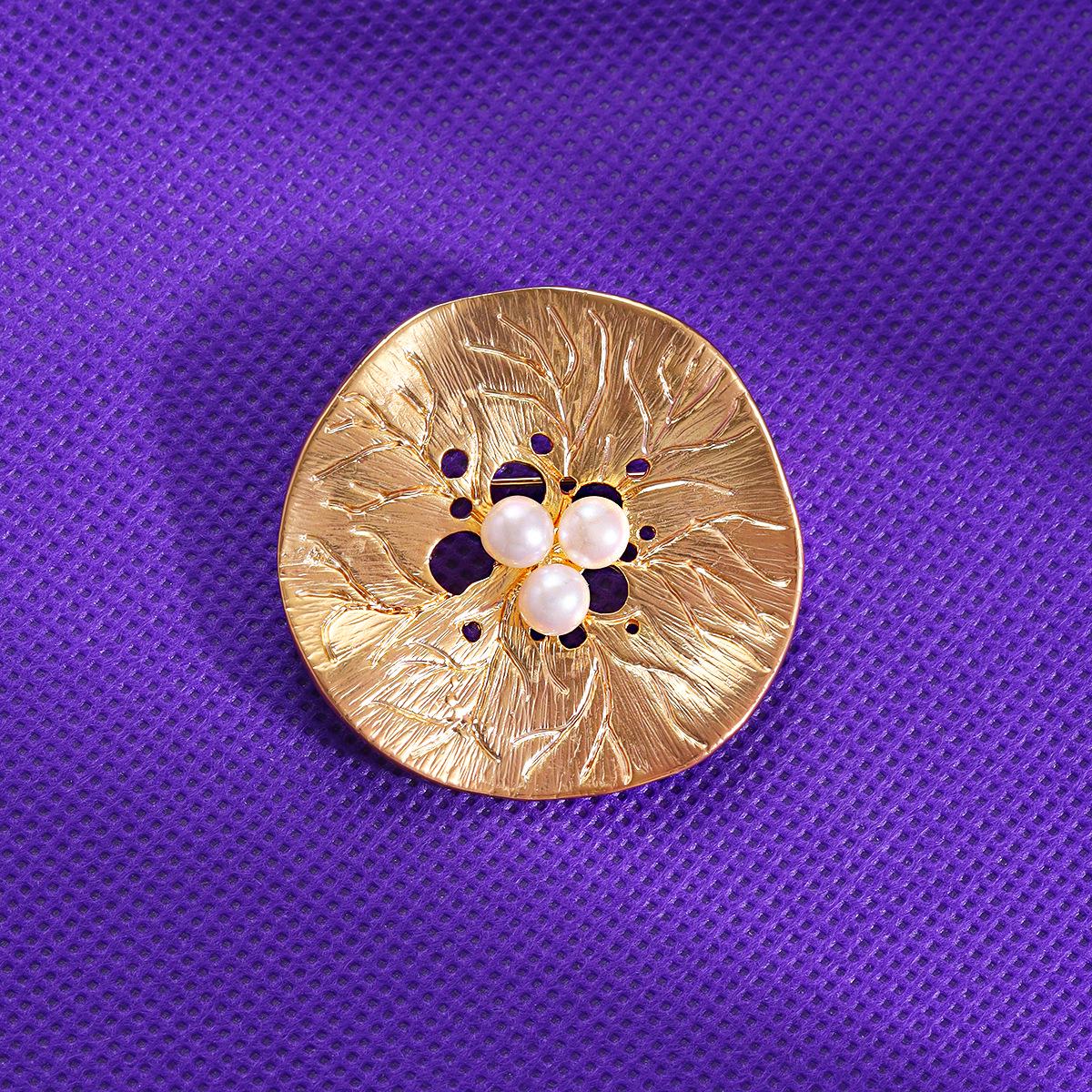 

Брошь Лист лотоса с пресноводным жемчугом с золотым покрытием: Винтажная круглая полая булавка