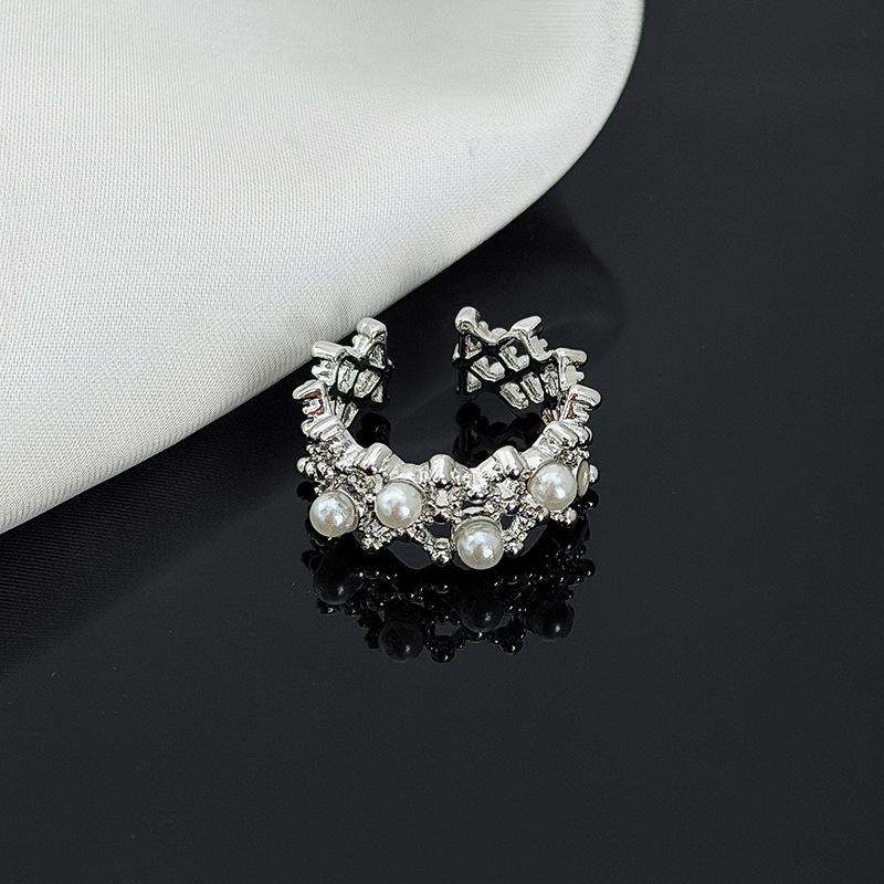 Light Luxury And Gentle Wind Beads, Diamond-Encrusted Zircon Butterfly Chain, Open Ring, Niche Stacking, Wearing High-End Personalized Rings