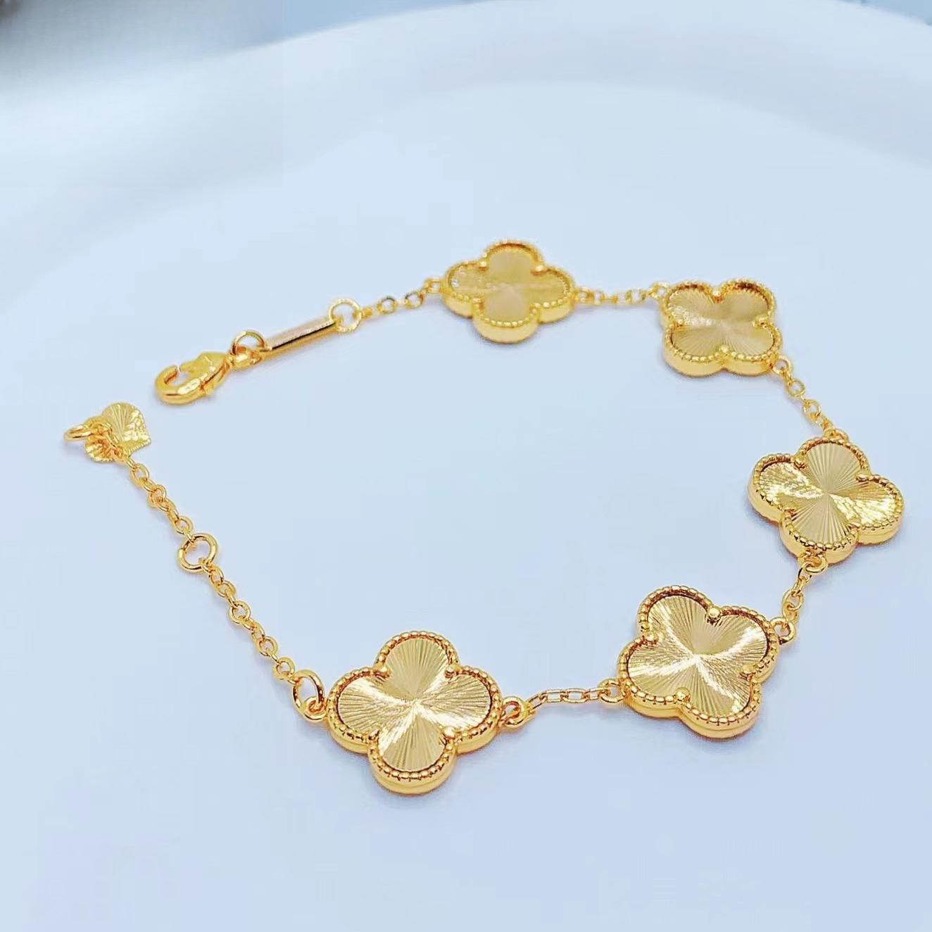 

Браслет с четырехлистным клевером Браслет с лазером из четырехлистного клевера и пятицветкового клевера 18K золотой