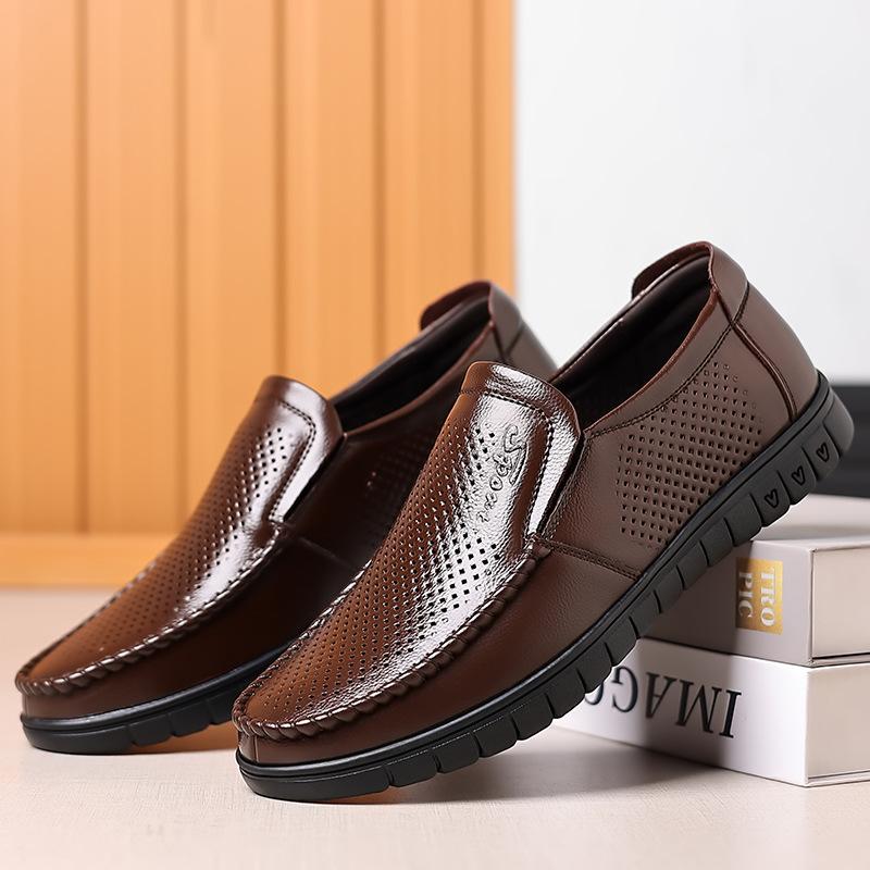 2025 new men's shoes summer sandals leather breathable hollow leather shoes men's casual hole shoes middle-aged and elderly fathers
