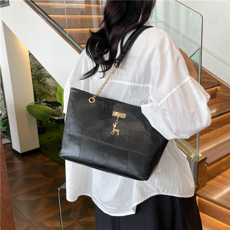 Summer Beautiful Shoulder Bag for College Students In Class Bag for Women with Large Capacity New Casual Commuter Toy Bag