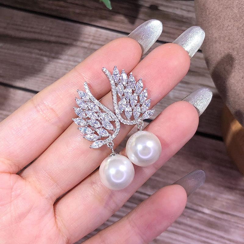 Huitan Elegant Female Gorgeous Pendant Earrings with Bright Zirconia Luxury Lady Engagement Ceremony Party Jewelry for Women