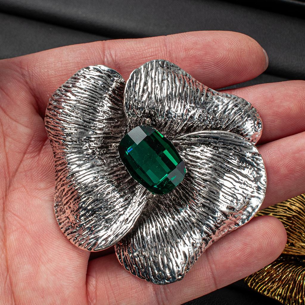 Vintage Elegant Flower Brooch