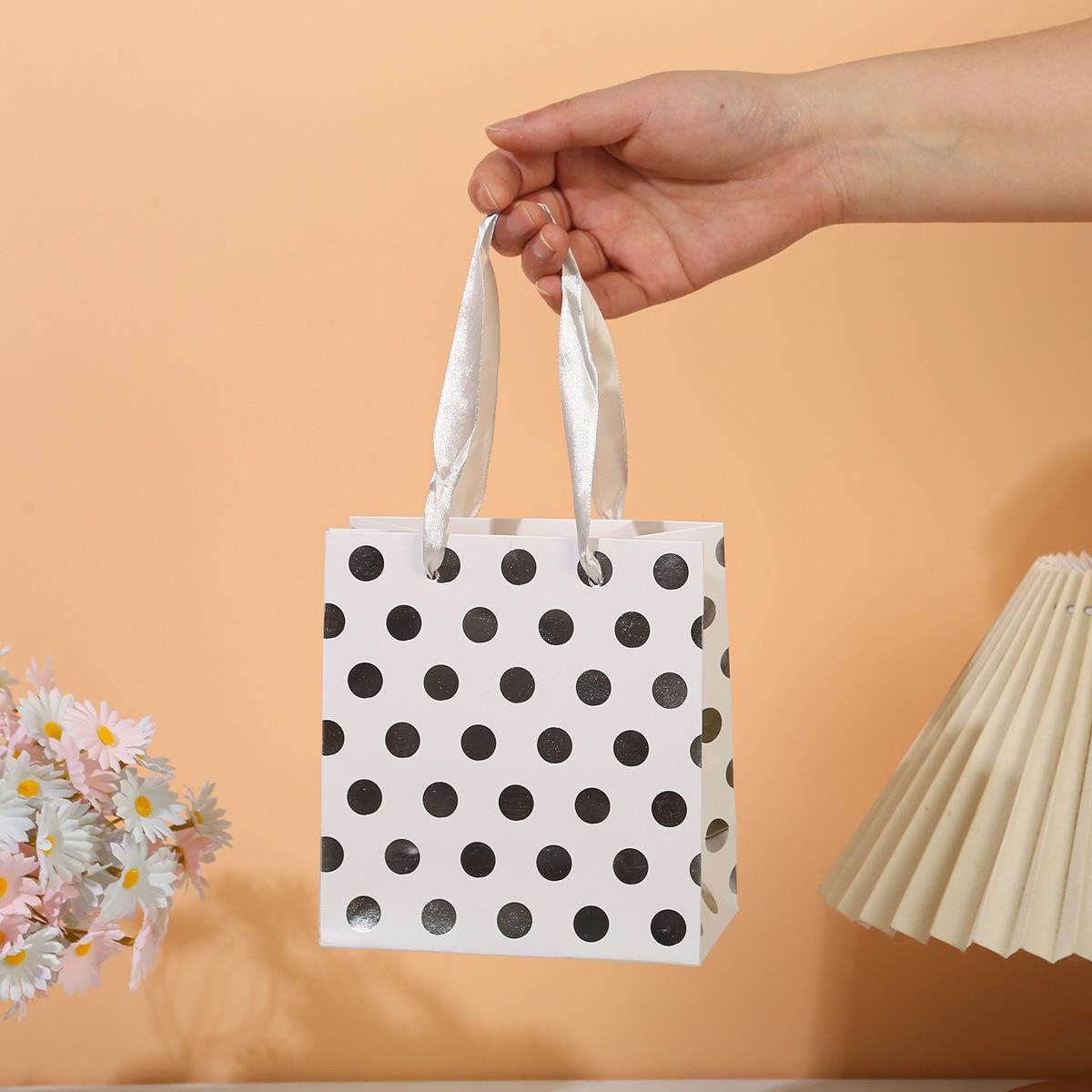 

12pcs Polka Dot Gift Bags With Straps Paper Party Favor Bags For Weddings Birthdays Baby Showers Boutique Gifts For Event 12pcs&15x14x7cm серебряный