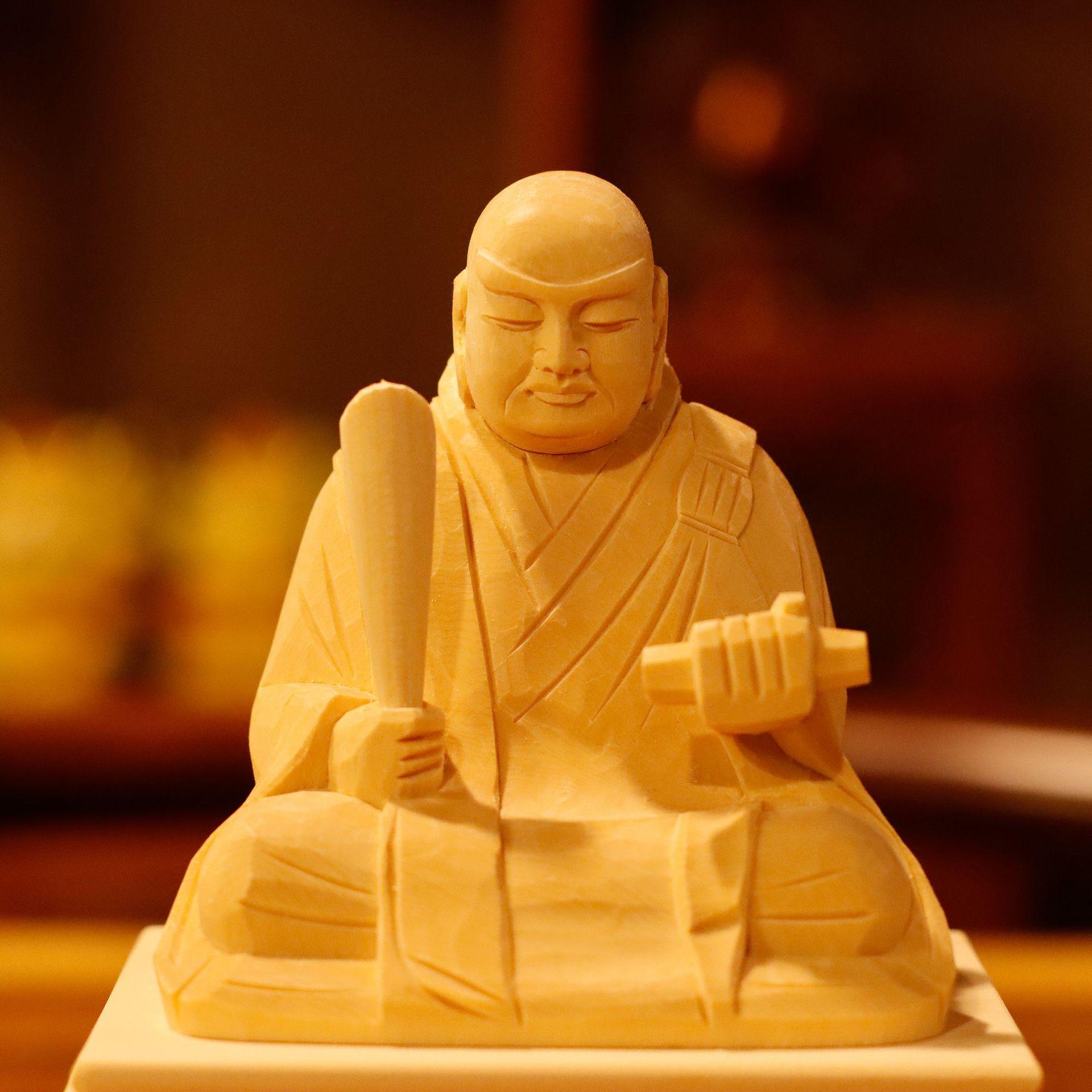 

AZ Cypress Statue Buddha Statue Crafts Nichiren Wooden Cypress Crafts Home Car Decoration Handmade Gifts 13-10.2-7.2CM
