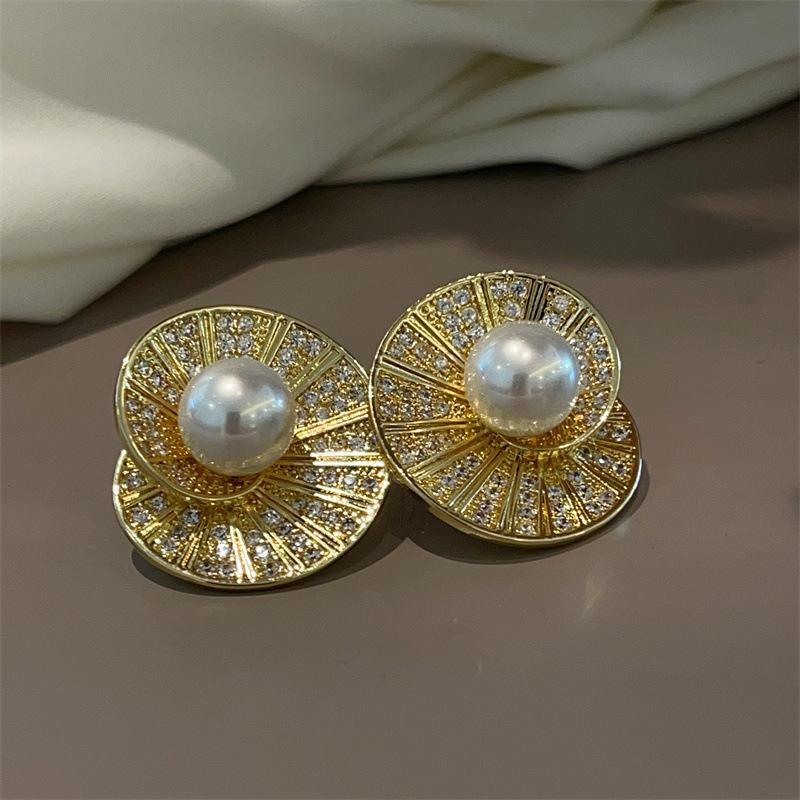 Vintage Petal Pearl Flower Earrings Women Blue Crystal Inlaid Luxury Ear Jewelry