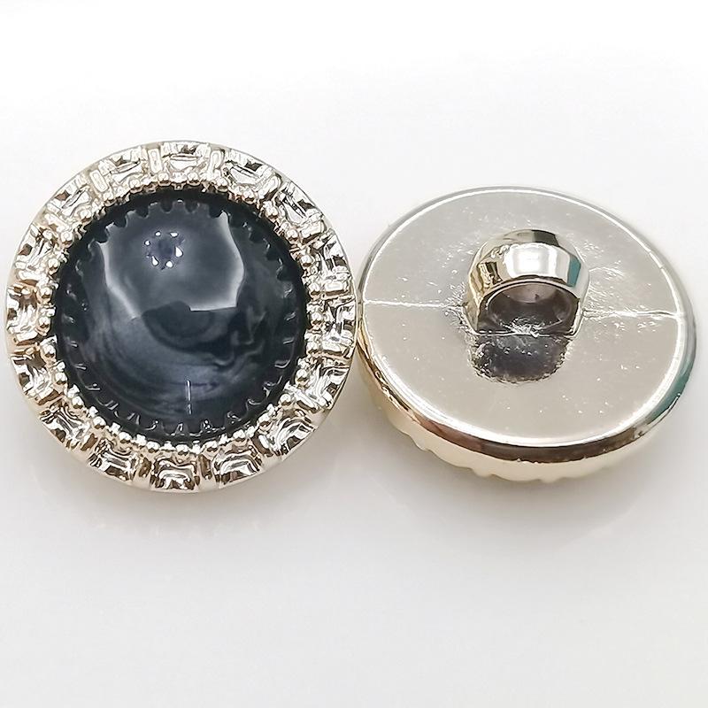 

Пластиковые пуговицы Круглые жемчужные украшения Позолоченное шерстяное пальто Черные пуговицы Маленький ладан Кардиган Аксессуары Маленькая пуговица 21mm