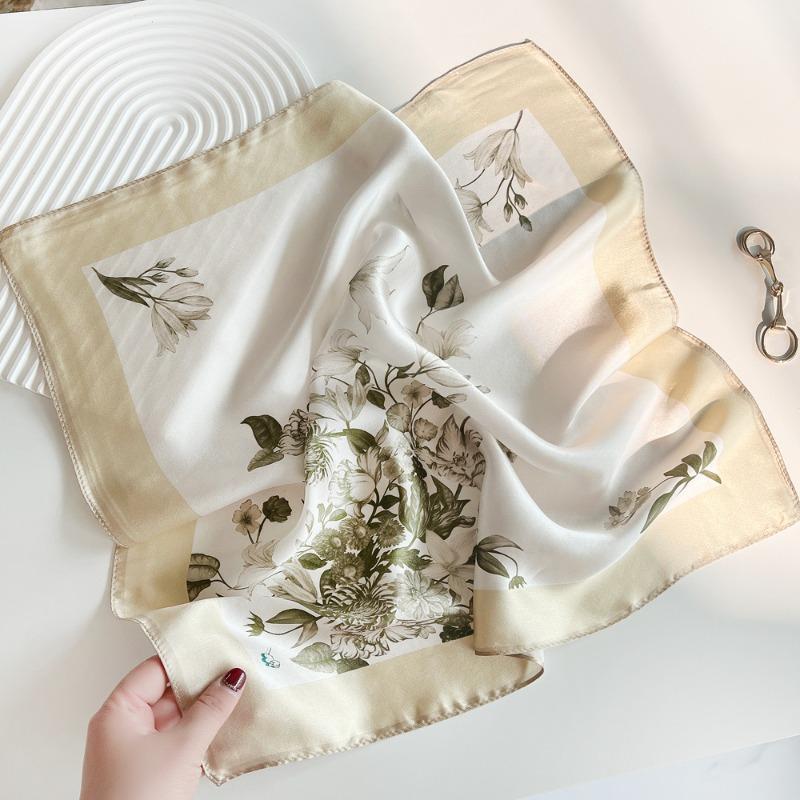 Spring new magnolia floral silk small square scarf women's high-end mulberry silk silk scarf scarf elegant silk scarf gift