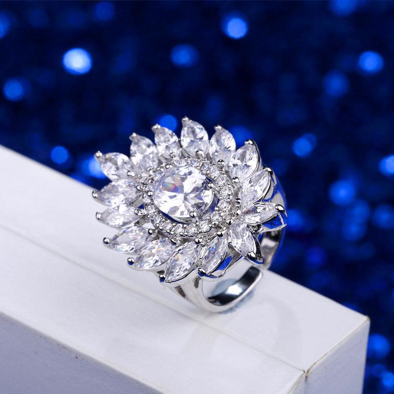 Ring Hand Jewelry, Temperament Gold-Plated Micro-Set Aaa Zircon Super Flash Ring.