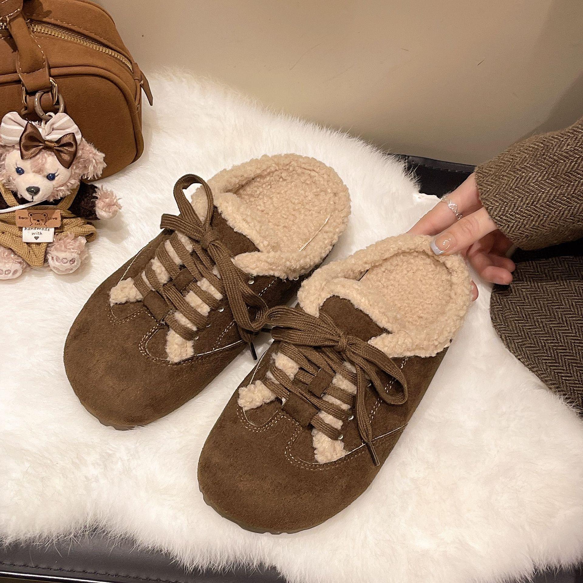 

Korean version of casual fluffy slippers women s 2025 new winter wear flat-bottomed lazy Muller shoes with fleece bag head and half drag 40 темно-коричневого кольору