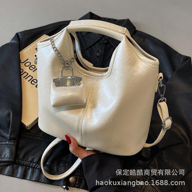 Large-capacity Bag Women's Leisure 2025 New Summer Versatile Messenger Bag Simple and Popular Portable Child and Mother Bucket Bag