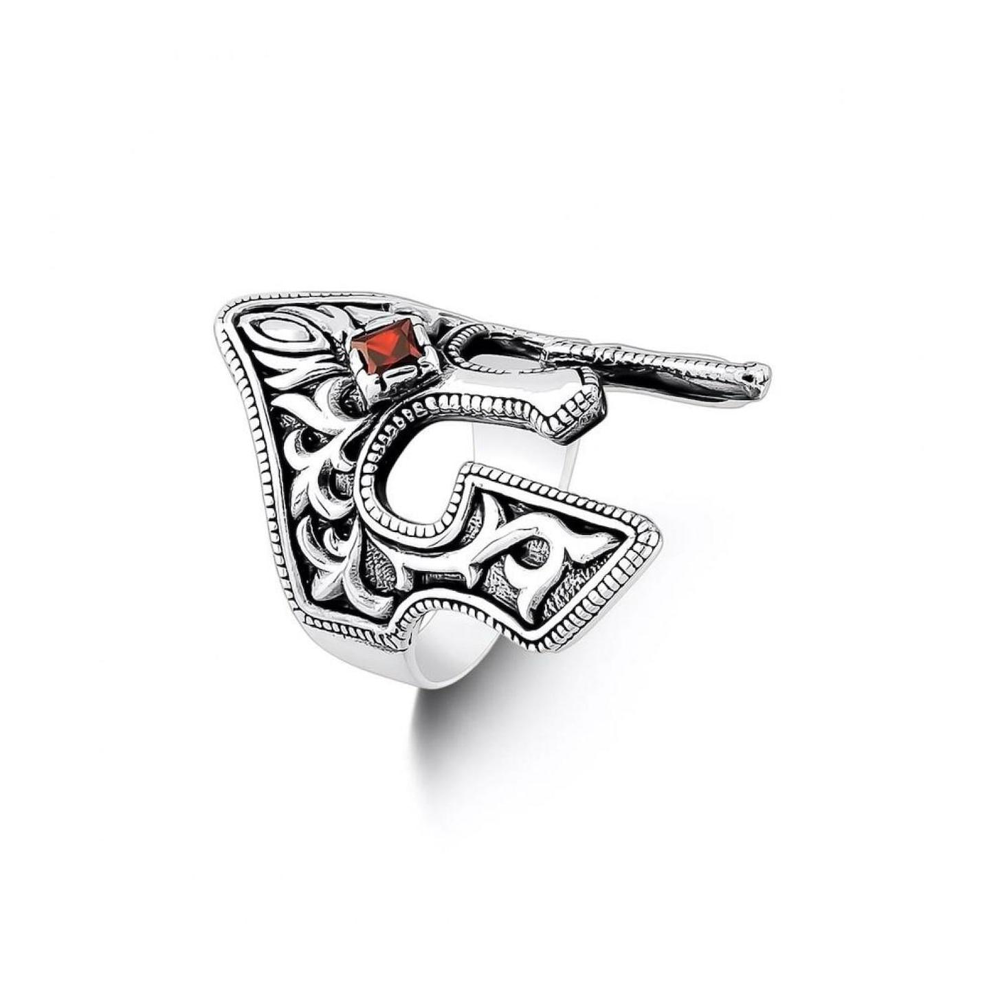 

Серебряное мужское кольцо в виде шлема гладиатора с красным камнем