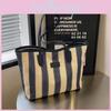 Trendy Street Style Woven Tote Bag With Zipper Closure For Daily Use