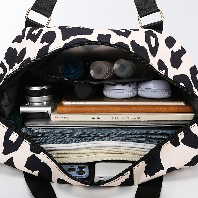 1pcs Travel Bag for Short Trips Large Capacity Cow Print Luggage Duffle Lightweight Carry-On Bag for Business Trips Travel & Gym
