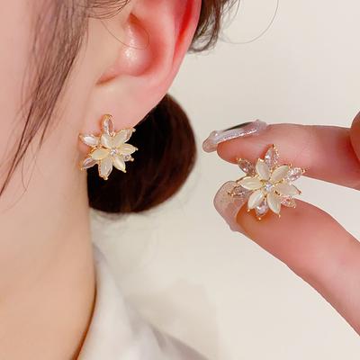 Silver Needle Zircon Cat's Eye Flower Stud Earrings Fashion Super Flash High-end Temperament Earrings Small Exquisite Design Earrings Women