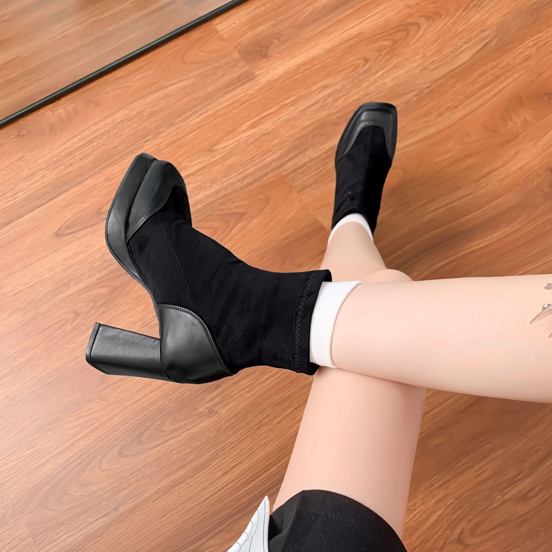 

2025 зима новые короткие ботинки детская обувь высококлассные на толстой подошве на толстом каблуке модные ботинки квадратный каблук женские 39 чёрный