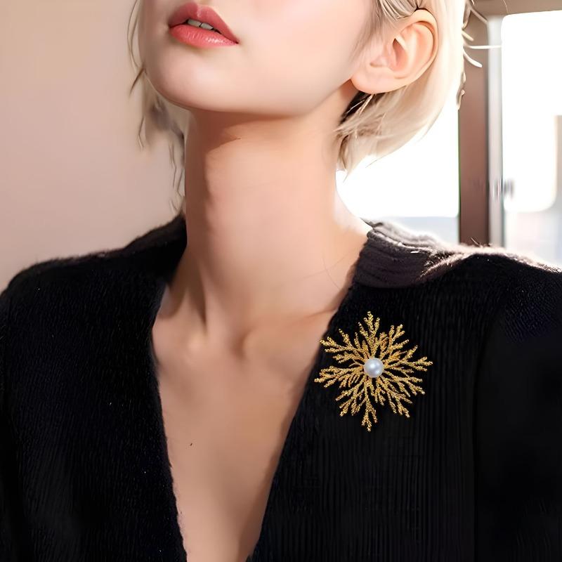 Light Luxury Retro Snowflake Brooch, High-end Feminine Elegance, Pearl Brooch, Niche Design Sense Brooch