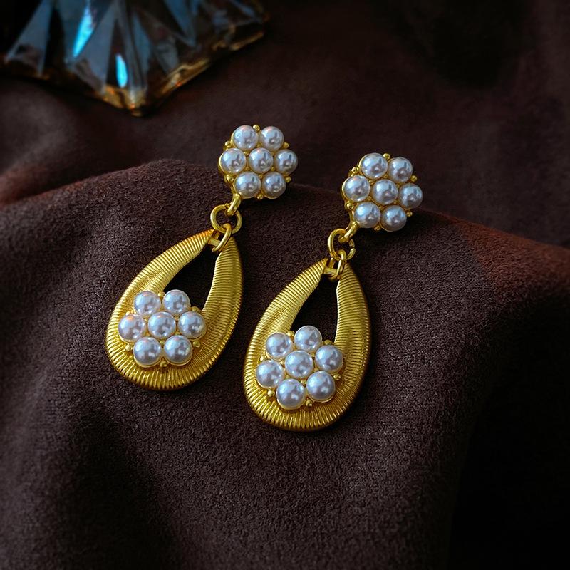 Vintage Retro Court-Style Clavicle Necklace for Women