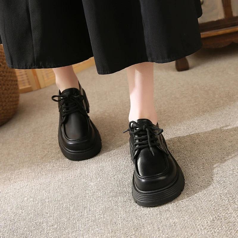 

Женская обувь на распродаже 2025 Бренд Толстая подошва Кожаные лоферы Увеличивают рост Стройнят Однотонные Слипоны Удобная Повседневная обувь Каблуки Женщины 35 чёрный