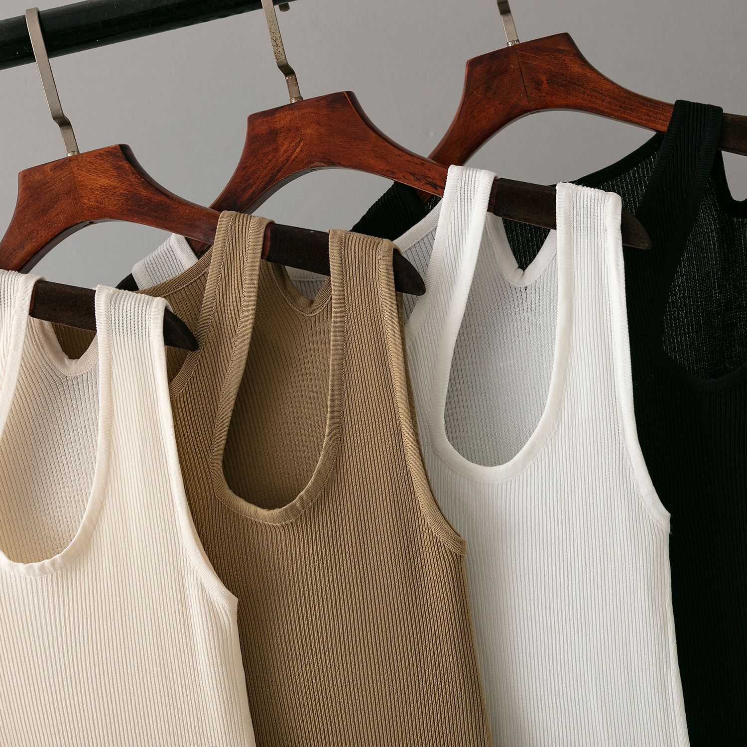 Базовый летний сексуальный женский топ без рукавов — фото 6