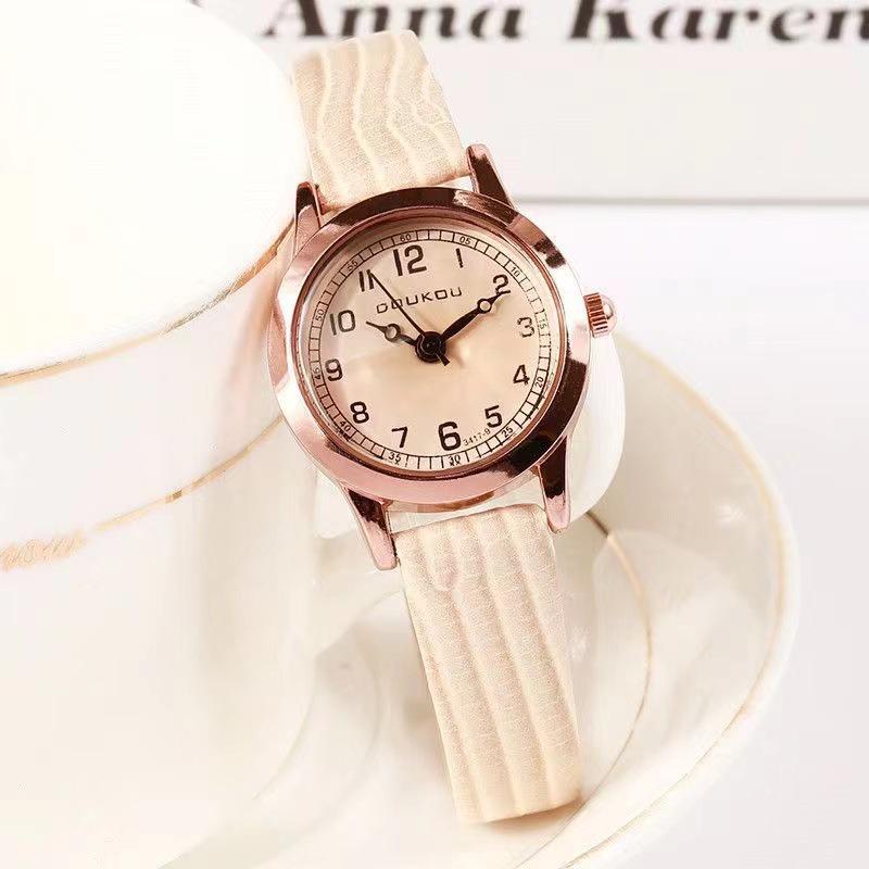 Women's Retro Leather Strap Quartz Watch: Simple, Stylish & Trendy