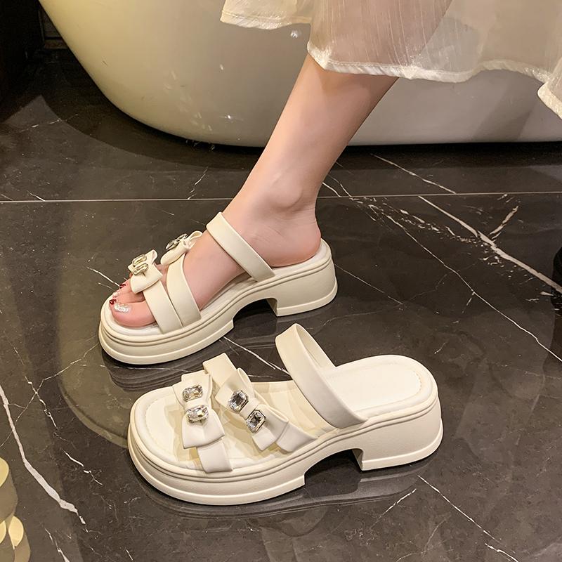 Fashion Flower Slippers Casual Female Shoes Glitter Slides Platform Luxury 2025 Jelly Soft Crystal Floral Slippers