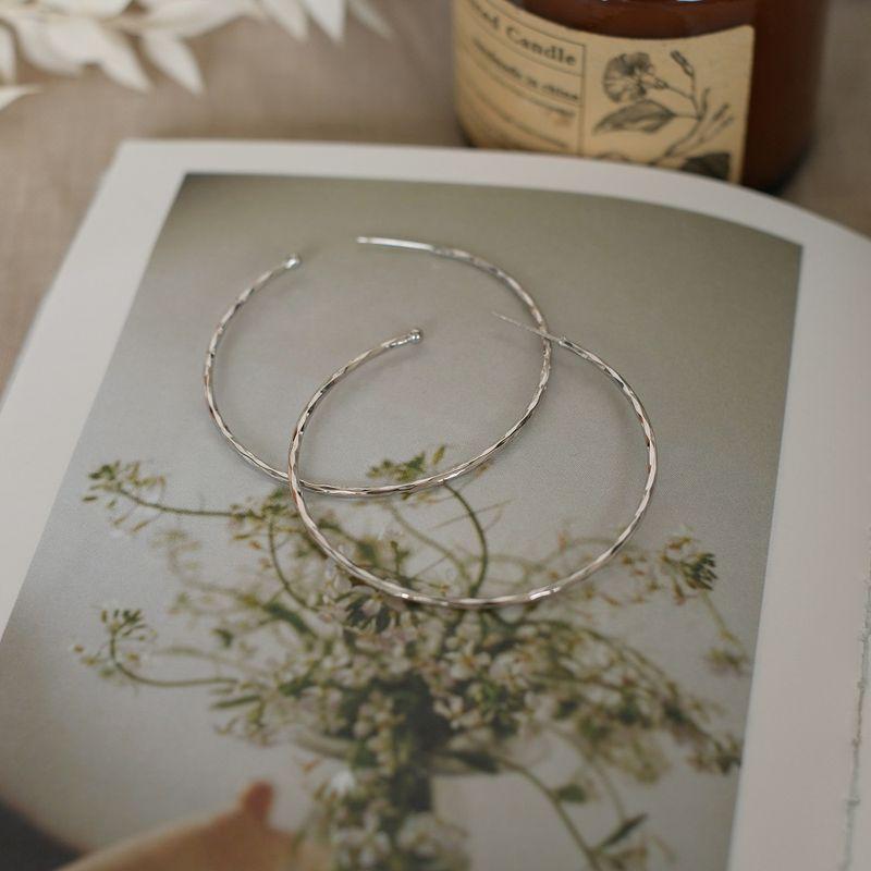 

Niche Style Metal Female Exaggerated Mosquito Coil Ear Clip Big Circle Silver-S925 Sterling Silver Ear Needle