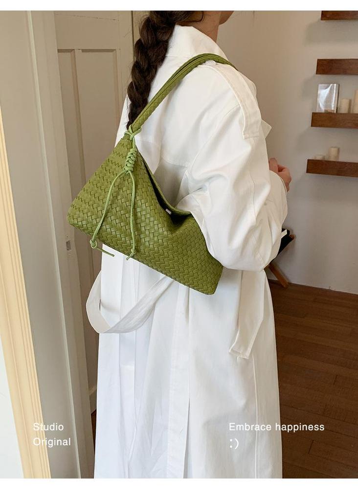 2026 High-End Versatile Woven Underarm Bag: Large Capacity Casual Handbag