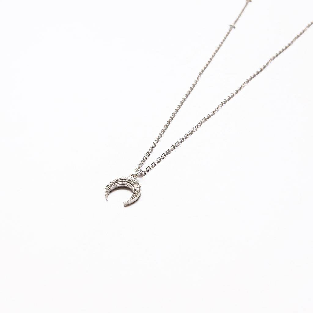 Armo Crescent Stud Necklace (Silver)