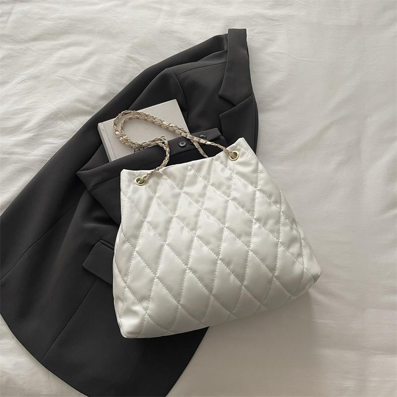 This Year, the Popular Diamond Embroidered Thread Chain Bag Women's 2025 New High-end Texture Versatile Fashion Shoulder Messenger Bag