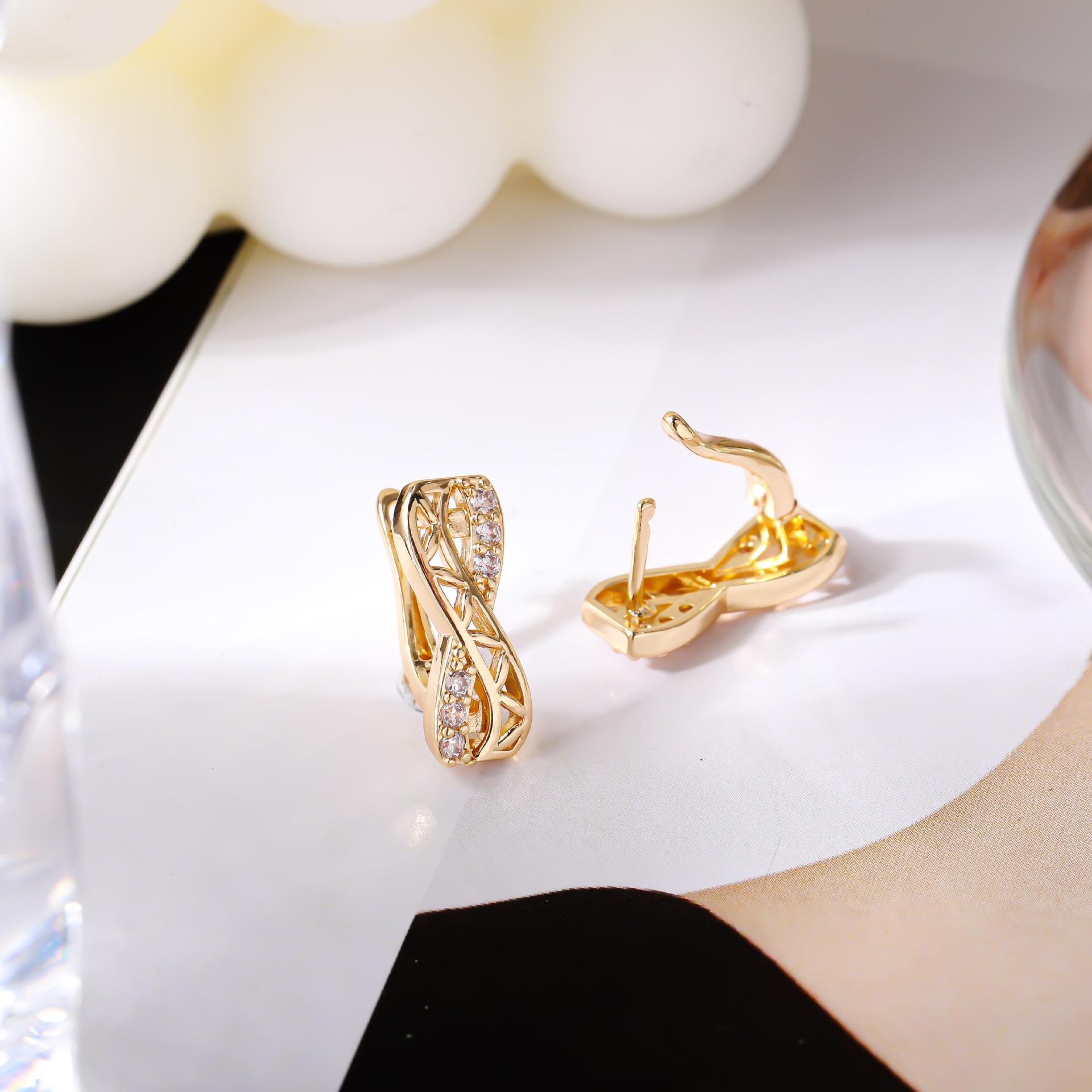 Elegant 8-Shaped Geometric Gold Cross Ear Cuffs with Zirconia - Japanese-Korean Trend Design
