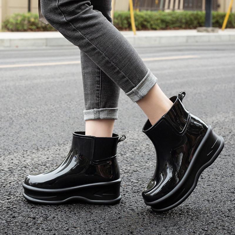 New Women's Plus Velvet Warm Mid-Calf Waterproof Rain Boots - Fashionable Outdoor Rubber Work Shoes
