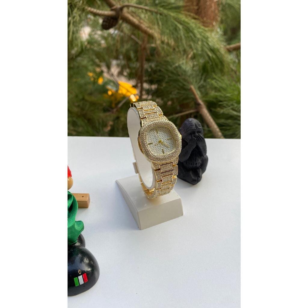 Stoned Silver Color With Metal Strap (watch Only) Women's Wristwatch