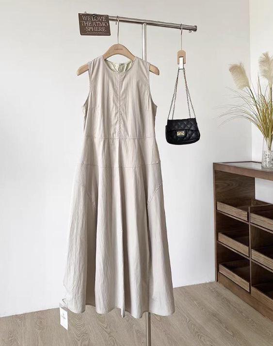 Korean Style Summer Versatile Sleeveless Vest Dress, Round Neck, Mid-Length, Age-Reducing Design for Women