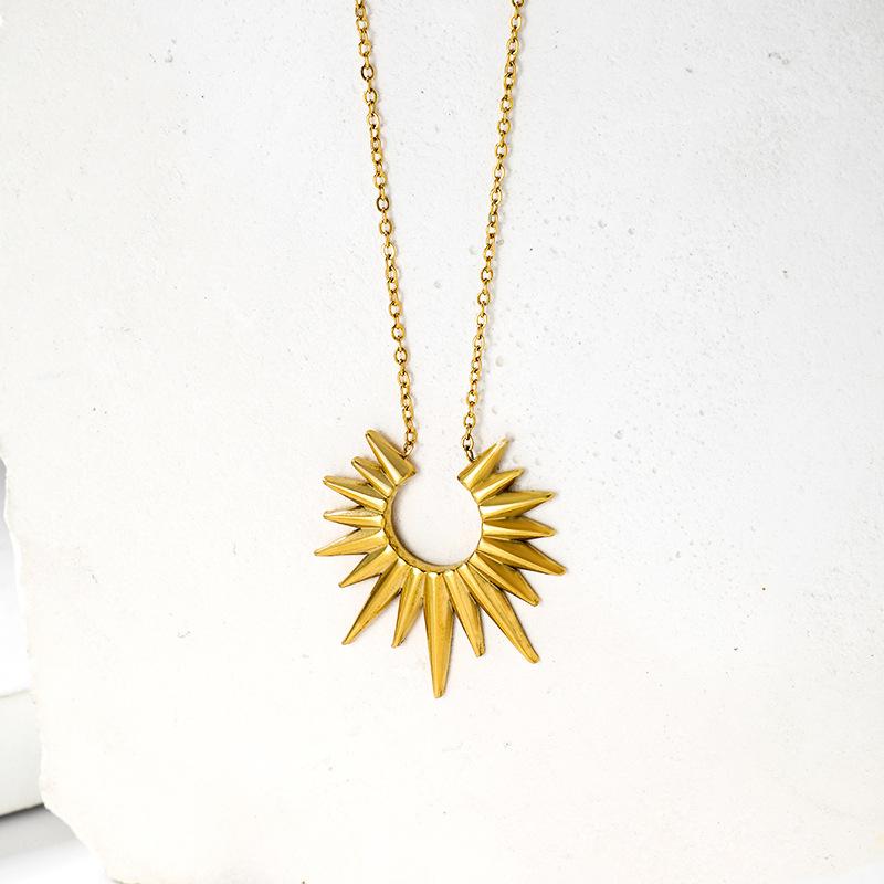 Minimalist Sun Pendant Gold Necklace Fashionable Layering Choker Jewelry Unique Luxury Design