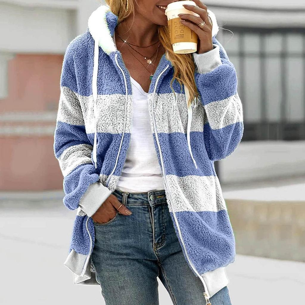Lockere, große Damen-Plüschjacke mit mehrfarbigen Einsätzen und Kapuze und Reißverschluss