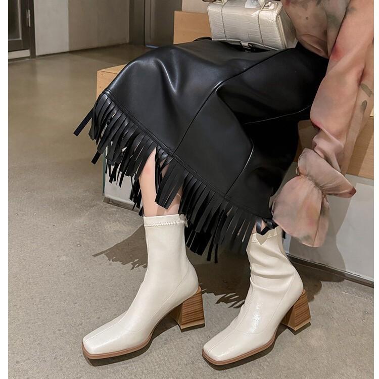 Koreanische Version elastische Kurzstiefel 2025 Herbst neu dicker Absatz eckige Spitze Seitenreißverschluss dünn Höhe erhöhen vielseitige dünne Stiefel Damen