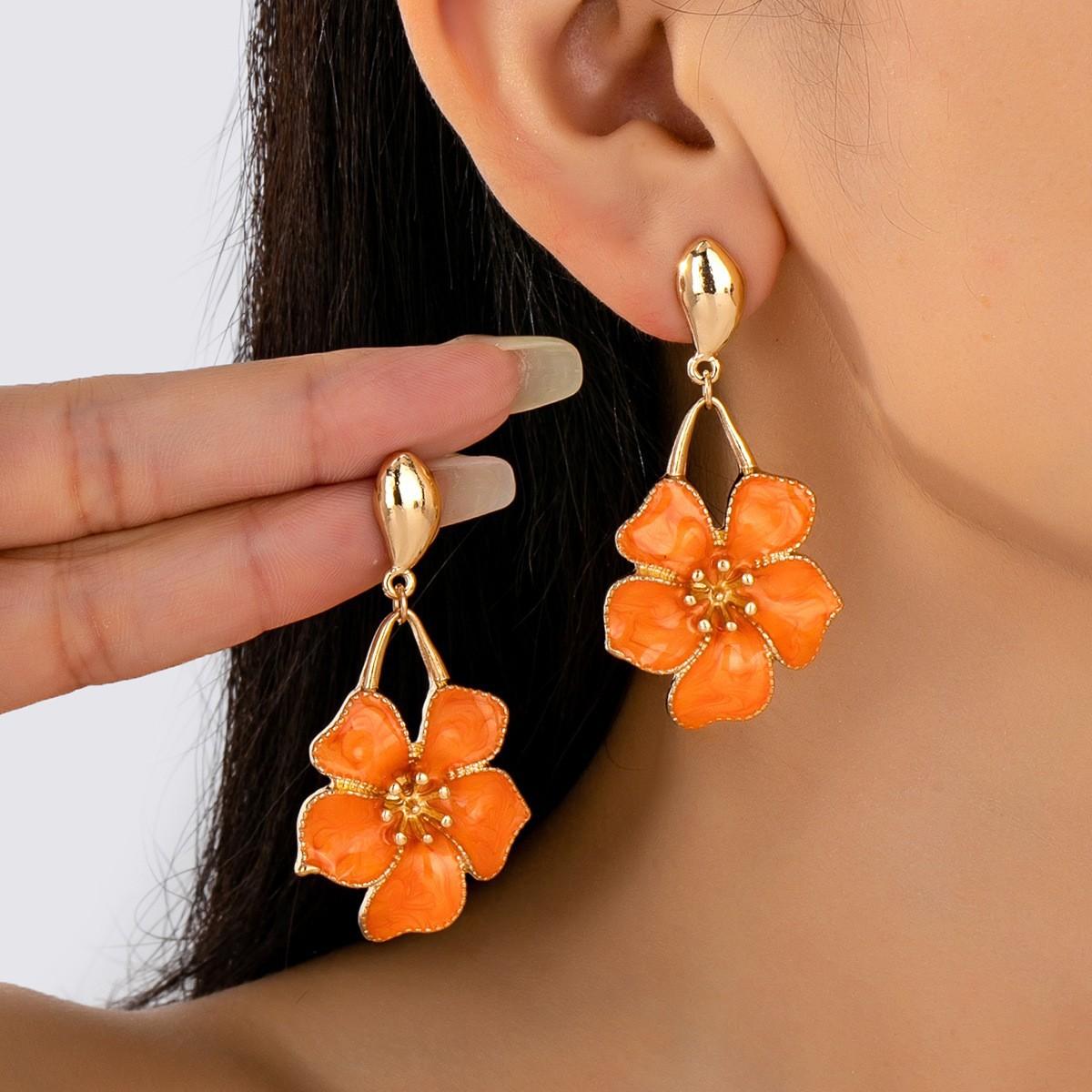 

Fashion Enamel Flower Earrings Four-petal Five-leaf Design Multiple Colors for Women Gift Spring/Summer Daily Wear помаранчевий