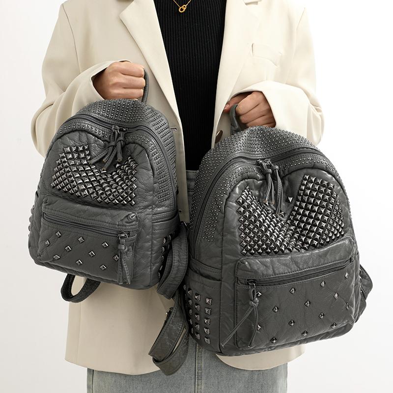 Nietenverzierter Rucksack Modischer Punk-Stil Rucksack für Damen Lässiger täglicher Gebrauch Leichter Rucksack mit Nieten für den täglichen Weg zur Arbeit, Schule und Reisen