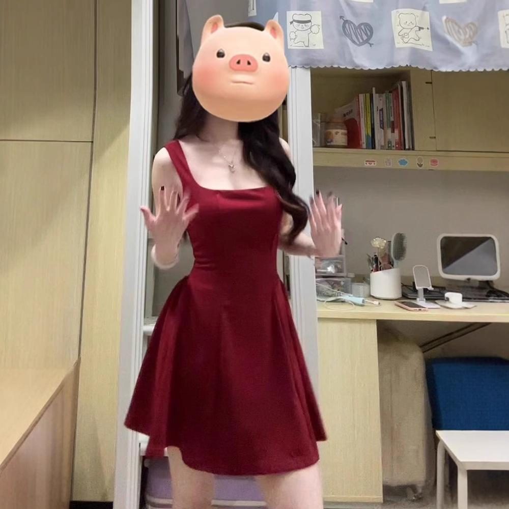 Red U-neck Suspender Dress Women's New French Niche High-end a Swing Skirt Pure Desire Wind Small Short Skirt